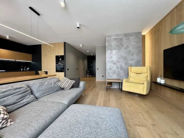 Дава се под наем Тристаен апартамент в София, Център - 90 кв.м за 510 € - Снимка #1