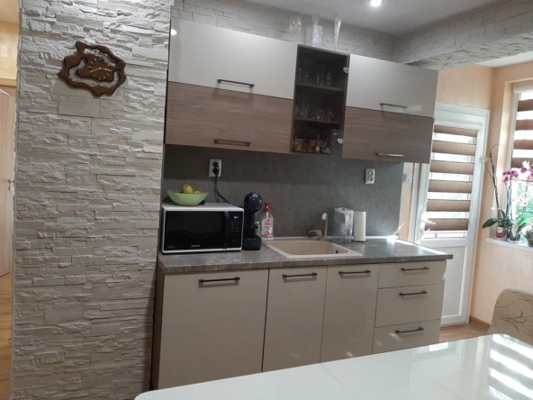 Дава се под наем Двустаен апартамент в Плевен, 9-ти квартал - 60 кв.м за 408 € - Снимка #1