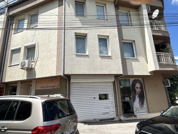 Дава се под наем Магазин в Враца, Център - 17 кв.м за 178.5 € - Снимка #1