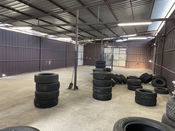 Дава се под наем Промишлена сграда в София, 7-ми 11-ти километър - 200 кв.м за 1020 € - Снимка #1