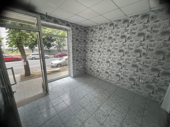 Дава се под наем Магазин в Перник, Ладовица - 17 кв.м за 193.8 € - Снимка #1