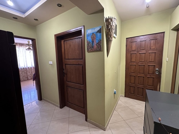 Дава се под наем Двустаен апартамент в Стара Загора, Кольо Ганчев - 80 кв.м за 331.5 € - Снимка #1