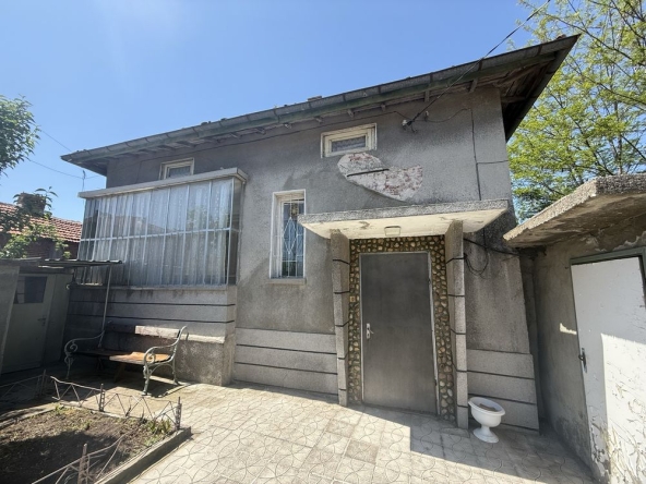 Къща в Чирпан - 800 кв.м за 58 €/кв.м - Снимка #1