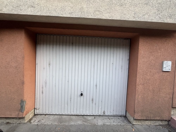 Дава се под наем Гараж / Паркомясто в Шумен, Математическа гимназия - 9999 кв.м за 76.5 € - Снимка #1