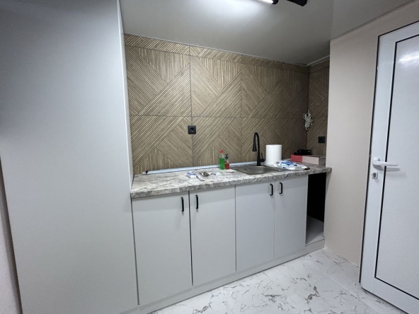 Дава се под наем Магазин в Варна, Изгрев - 120 кв.м за 1020 € - Снимка #1