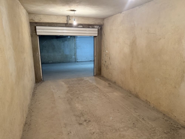 Гараж / Паркомясто в Варна, Базар Левски - 10 кв.м за 11 €/кв.м - Снимка #1