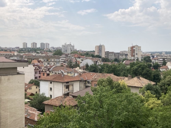 Дава се под наем Тристаен апартамент в Плевен, Идеален център - 80 кв.м за 433.5 € - Снимка #1