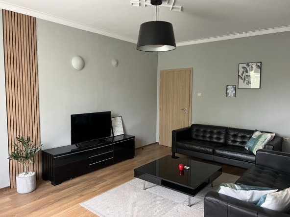 Тристаен апартамент в София, 7-ми 11-ти километър - 90 кв.м за 12 €/кв.м - Снимка #1