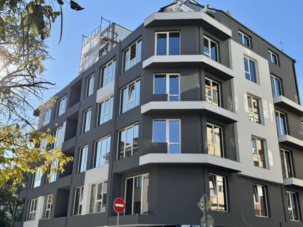 Тристаен апартамент в Варна, Гранд Мол Варна - 110 кв.м за 1500 €/кв.м - Снимка #1