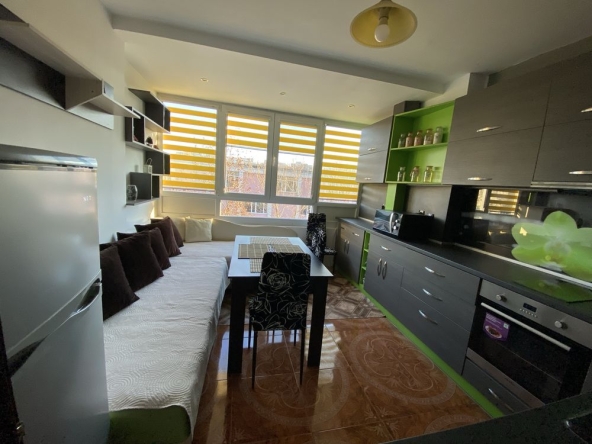 Дава се под наем Двустаен апартамент в Русе, Родина 1 - 56 кв.м за 229.5 € - Снимка #1