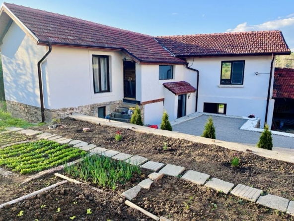 Къща в с. Ганчовец, Област Габрово - 200 кв.м за 520 €/кв.м - Снимка #1