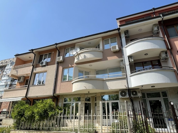 Дава се под наем Къща в Велико Търново, Колю Фичето - 400 кв.м за 1800 € - Снимка #1