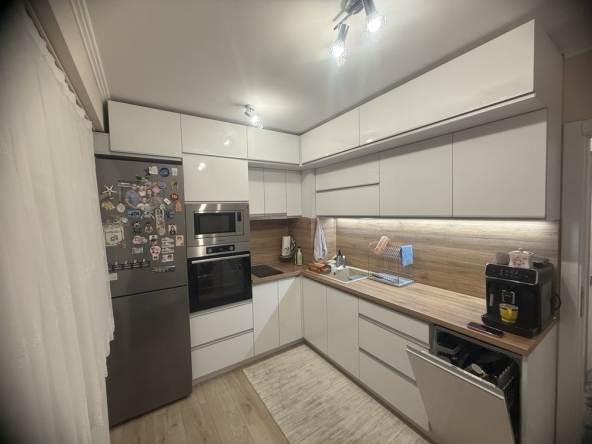 Тристаен апартамент в Разград, Орел - 76 кв.м за 1476 €/кв.м - Снимка #1