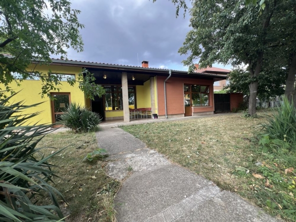 Дава се под наем Заведение в с. Равно поле, Област София-област - 110 кв.м за 663 € - Снимка #1