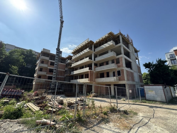 Тристаен апартамент в Плевен, Сторгозия - 89 кв.м за 1149 €/кв.м - Снимка #1