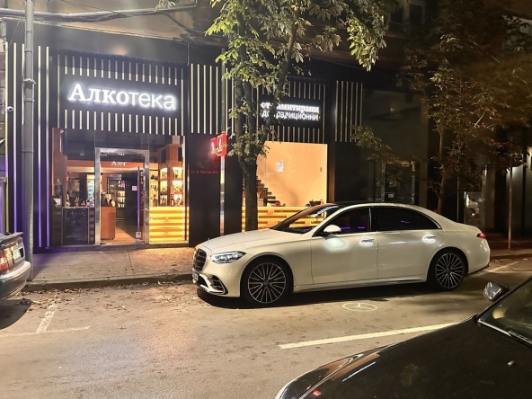 Дава се под наем Магазин в Русе, Център - 230 кв.м за 1000 € - Снимка #1