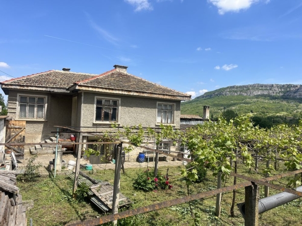 Къща в с. Мадара, Област Шумен - 120 кв.м за 595 €/кв.м - Снимка #1