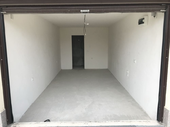 Дава се под наем Гараж / Паркомясто в Варна, Трошево - 22 кв.м за 153 € - Снимка #1