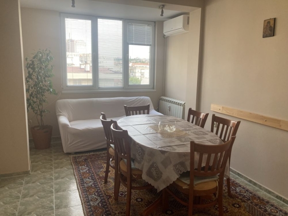 Дава се под наем Тристаен апартамент в Плевен, Идеален център - 80 кв.м за 420 € - Снимка #1