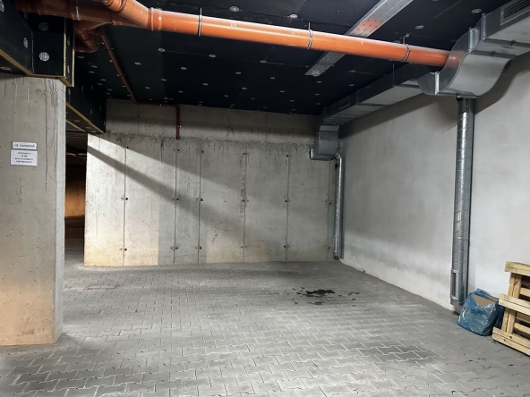 Дава се под наем Гараж / Паркомясто в София, Витоша - 6 кв.м за 112.2 € - Снимка #1