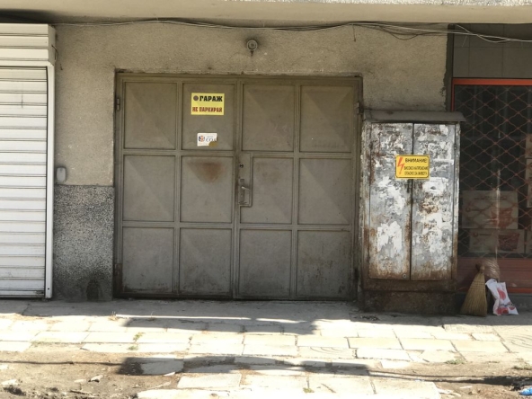Дава се под наем Гараж / Паркомясто в Варна, Възраждане 1 - 18 кв.м за 122.4 € - Снимка #1