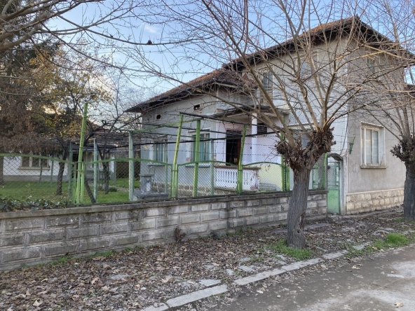 Къща в с. Дерманци, Област Ловеч - 150 кв.м за 300 €/кв.м - Снимка #1