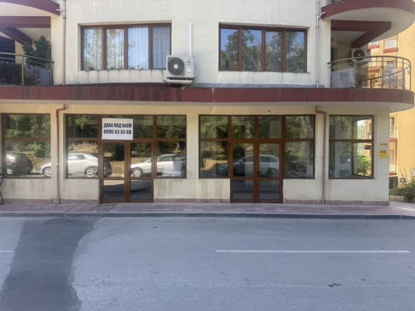 Дава се под наем Магазин в Велико Търново, Централна гара - 180 кв.м за 918 € - Снимка #1