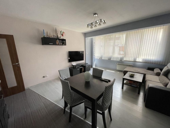 Дава се под наем Тристаен апартамент в София, Изток - 92 кв.м за 850 € - Снимка #1