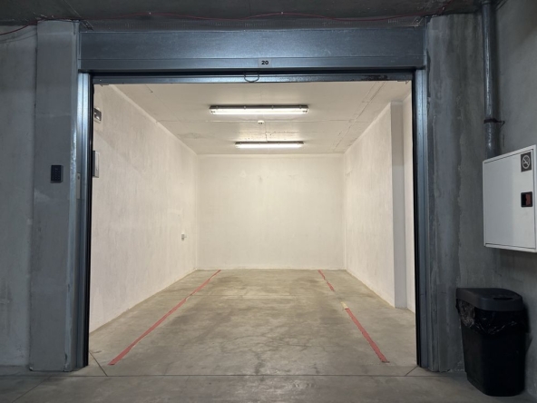 Дава се под наем Гараж / Паркомясто в София, Младост 3 - 17 кв.м за 153 € - Снимка #1