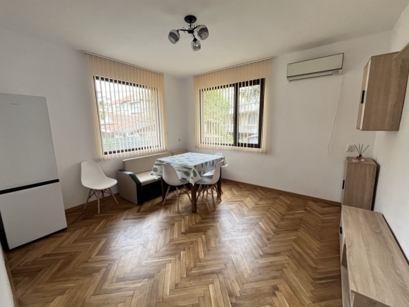 Дава се под наем Четиристаен апартамент в Разград, Варош - 120 кв.м за 433.5 € - Снимка #1