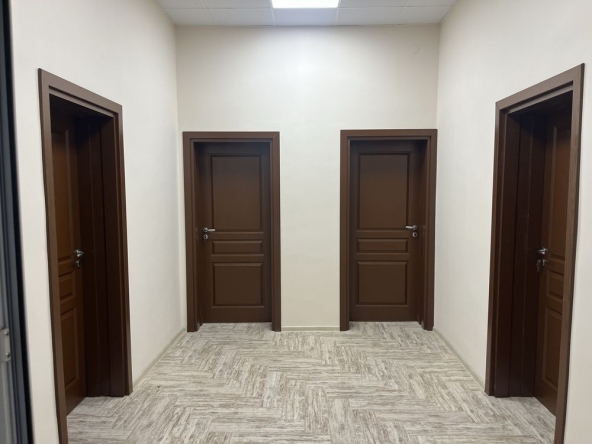 Дава се под наем Офис в Елена - 24 кв.м за 127.5 € - Снимка #1