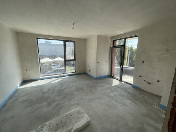 Тристаен апартамент в Търговище, Център - 84 кв.м за 1348 €/кв.м - Снимка #1