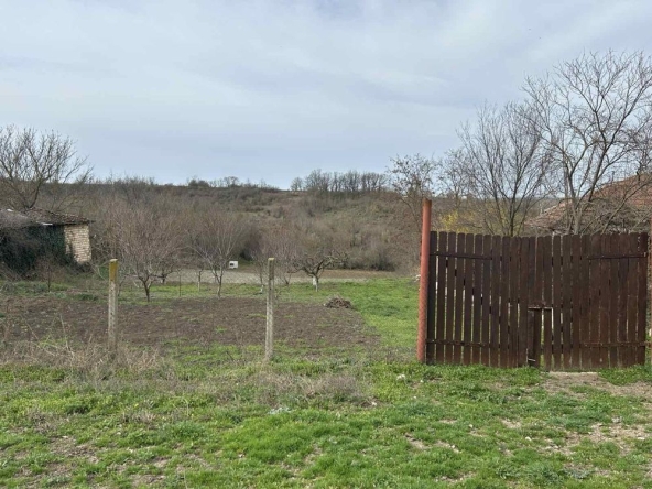 Парцел в с. Йорданово, Област Силистра - 3747 кв.м за 2 €/кв.м - Снимка #1