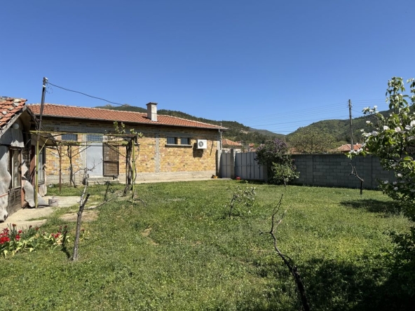 Магазин в с. Енина, Област Стара Загора - 88 кв.м за 1275 €/кв.м - Снимка #1