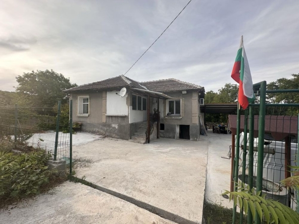 Къща в с. Сладун, Област Хасково - 130 кв.м за 334 €/кв.м - Снимка #1