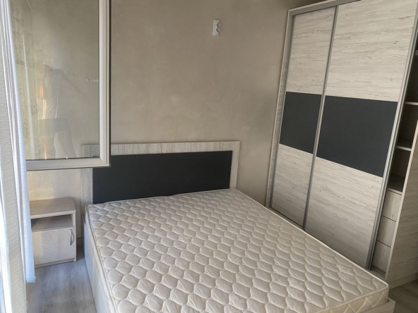 Дава се под наем Тристаен апартамент в Варна, Колхозен пазар - 85 кв.м за 586.5 € - Снимка #1