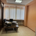 Дава се под наем Офис в Сливен, Център - 19 кв.м за 127.5 € - Снимка #1