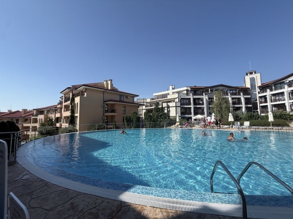 Дава се под наем Двустаен апартамент в Свети Влас - 68 кв.м за 105000 € - Снимка #1