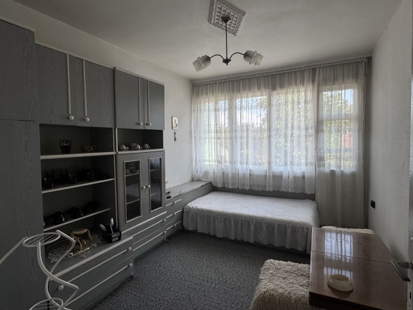 Дава се под наем Двустаен апартамент в Търговище, Боровец - 65 кв.м за 244.8 € - Снимка #1