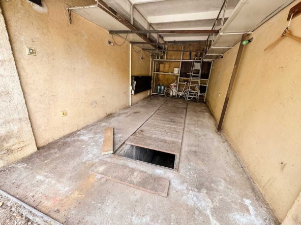 Гараж / Паркомясто в Русе, Здравец Изток - 16 кв.м за 1032 €/кв.м - Снимка #1