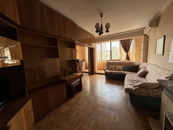 Дава се под наем Тристаен апартамент в Варна, Център - 87 кв.м за 250000 € - Снимка #1