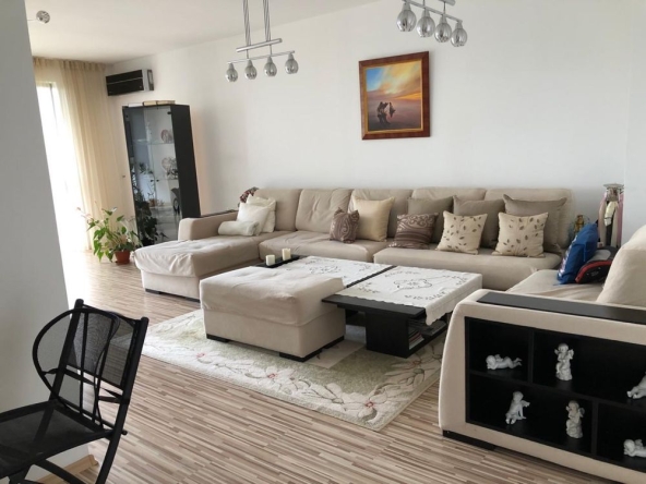 Дава се под наем Четиристаен апартамент в Варна, м-т Траката - 150 кв.м за 900 € - Снимка #1