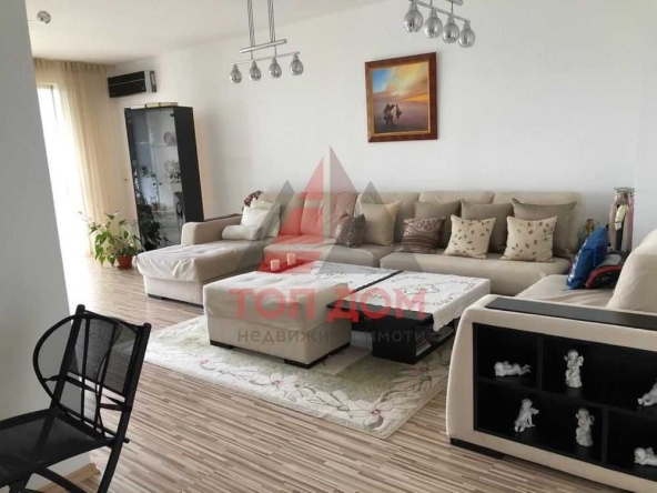 Дава се под наем Четиристаен апартамент в Варна, м-т Траката - 150 кв.м за 918 € - Снимка #1