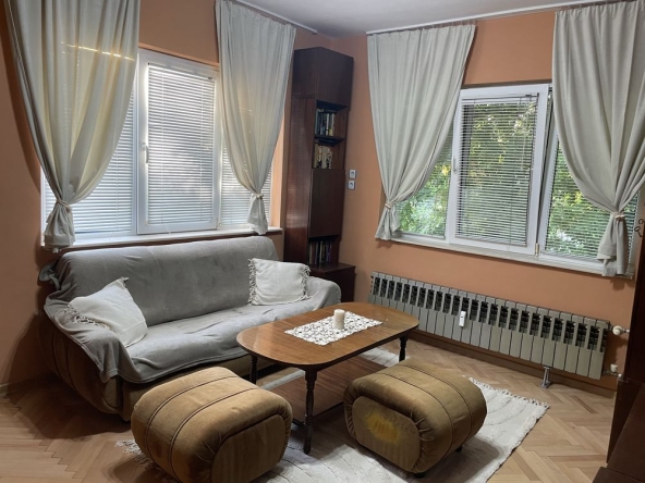 Дава се под наем Тристаен апартамент в Плевен, Идеален център - 80 кв.м за 331.5 € - Снимка #1