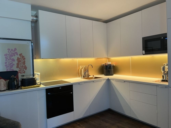 Дава се под наем Двустаен апартамент в к.к. Св.Св. Константин и Елена - 62 кв.м за 612 € - Снимка #1