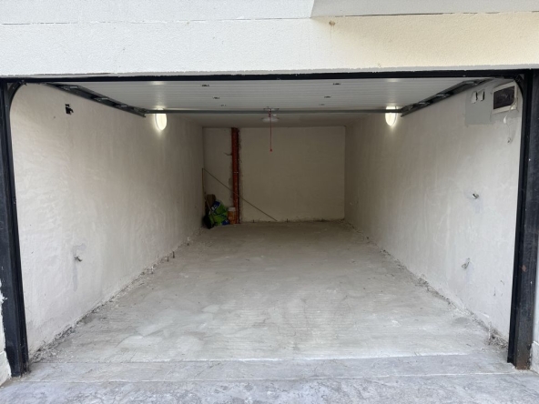 Дава се под наем Гараж / Паркомясто в София, Сухата река - 29 кв.м за 204 € - Снимка #1