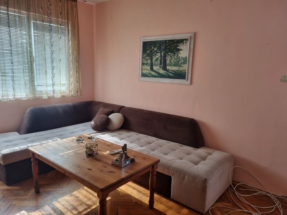 Дава се под наем Тристаен апартамент в Карлово - 70 кв.м за 255 € - Снимка #1