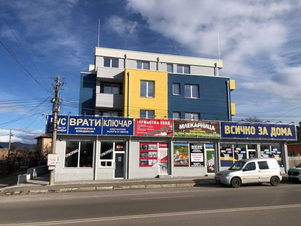 Дава се под наем Магазин в Костинброд - 55 кв.м за 400 € - Снимка #1
