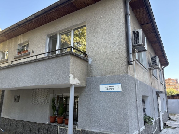 Дава се под наем Етаж от къща в Пловдив, Кършияка - 110 кв.м за 561 € - Снимка #1