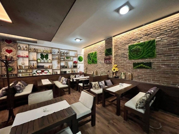 Дава се под наем Заведение в Велинград - 254 кв.м за 918 € - Снимка #1